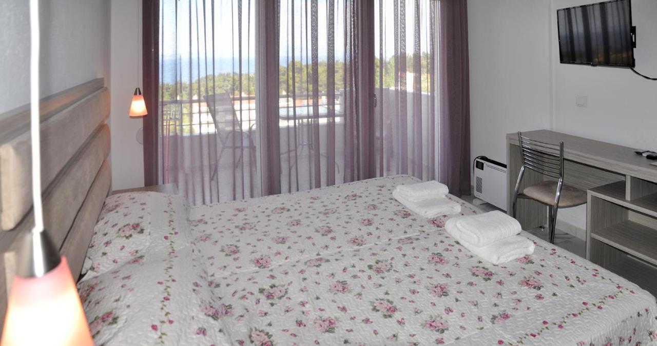 Valiant Sea Aparthotel กริโอปียี ภายนอก รูปภาพ